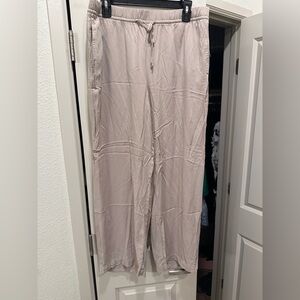Women’s Tan Pants
